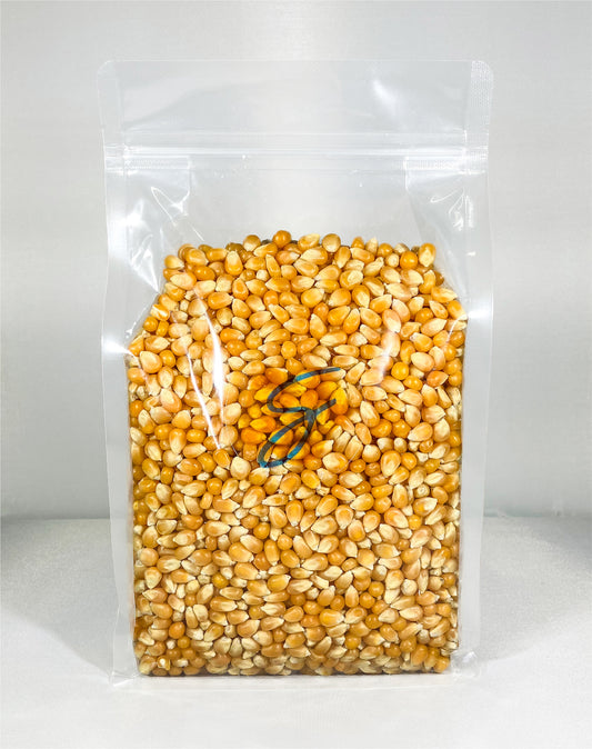 Supreme Butterfly Popcorn Kernels, perfect for making salty, savory popcorn, thanks of its irregular shape which can hold salt and seasoning powder.